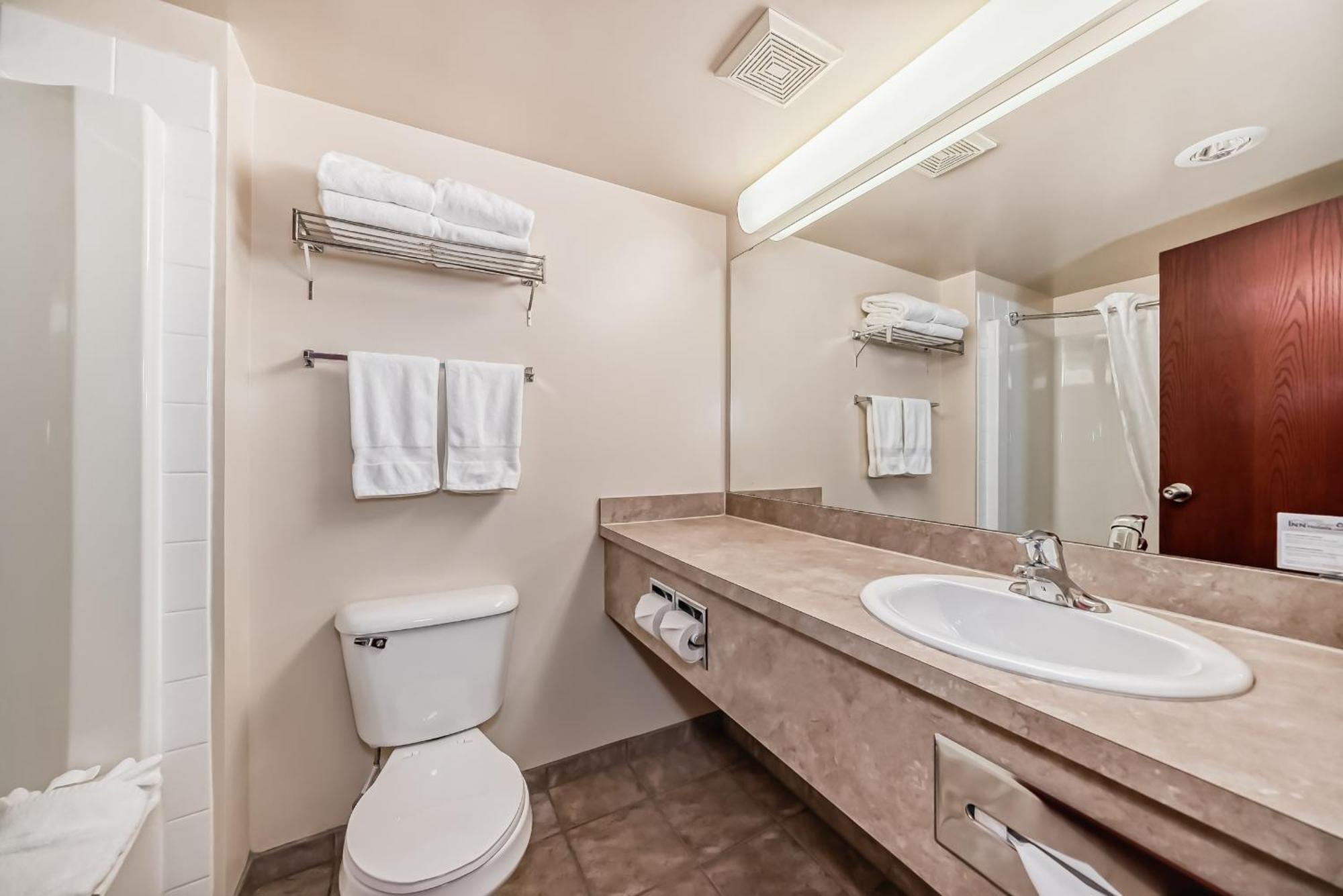 Grande Cache Inn & Suites Ngoại thất bức ảnh