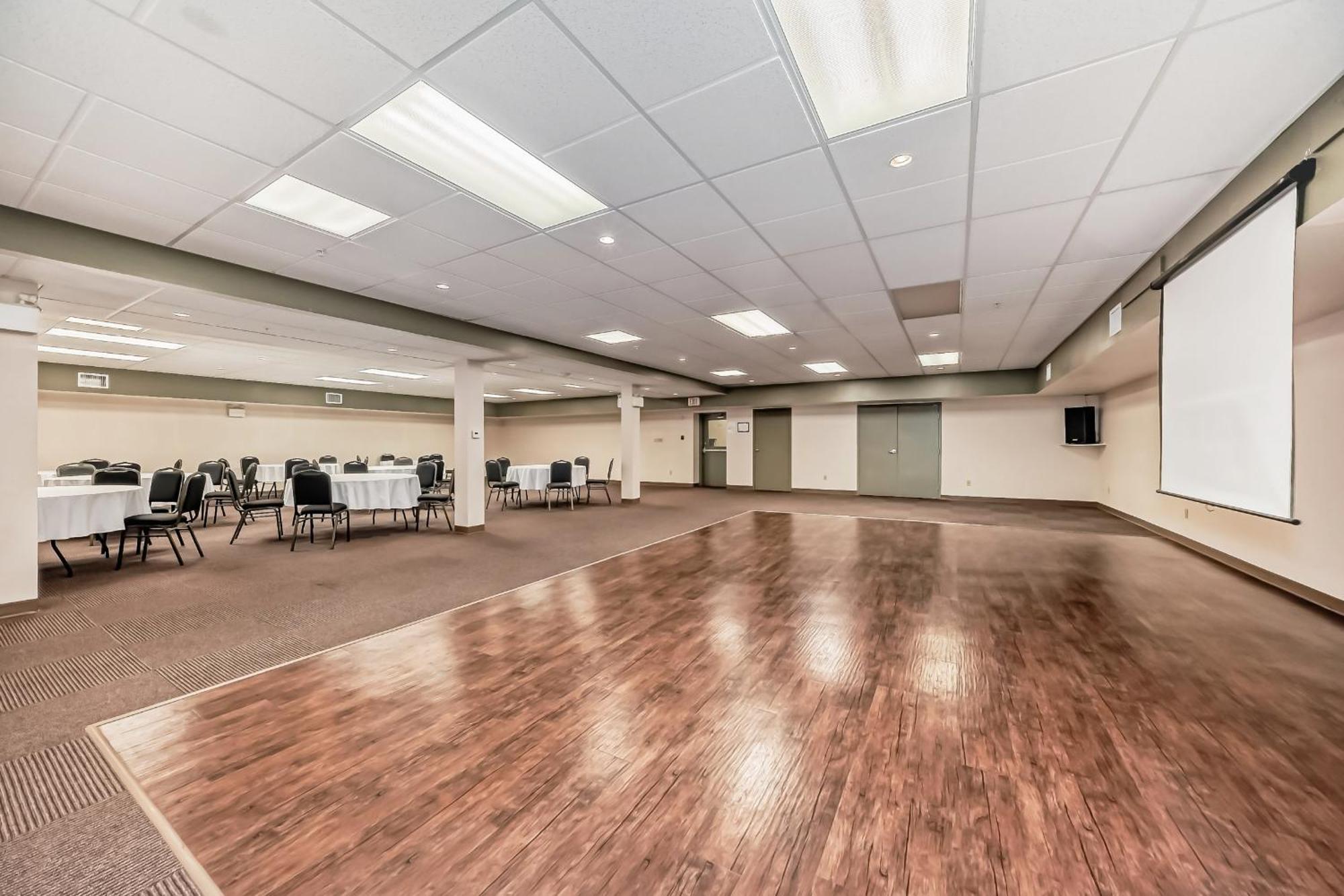 Grande Cache Inn & Suites Ngoại thất bức ảnh