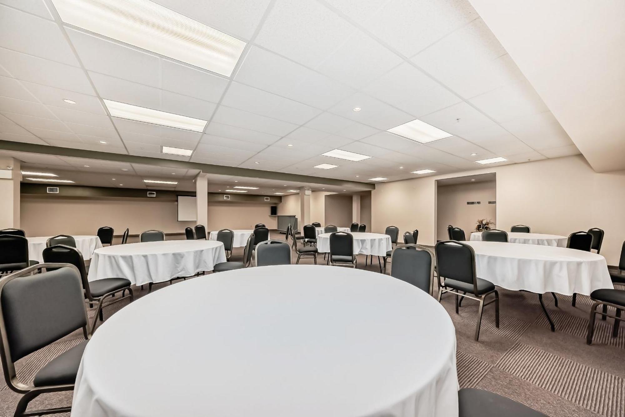 Grande Cache Inn & Suites Ngoại thất bức ảnh