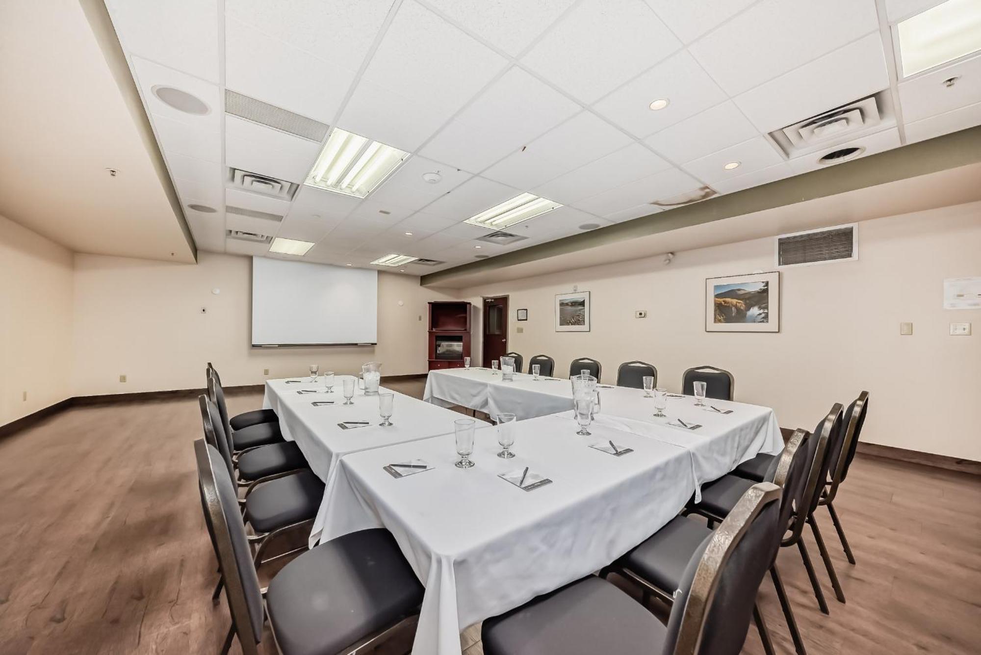 Grande Cache Inn & Suites Ngoại thất bức ảnh