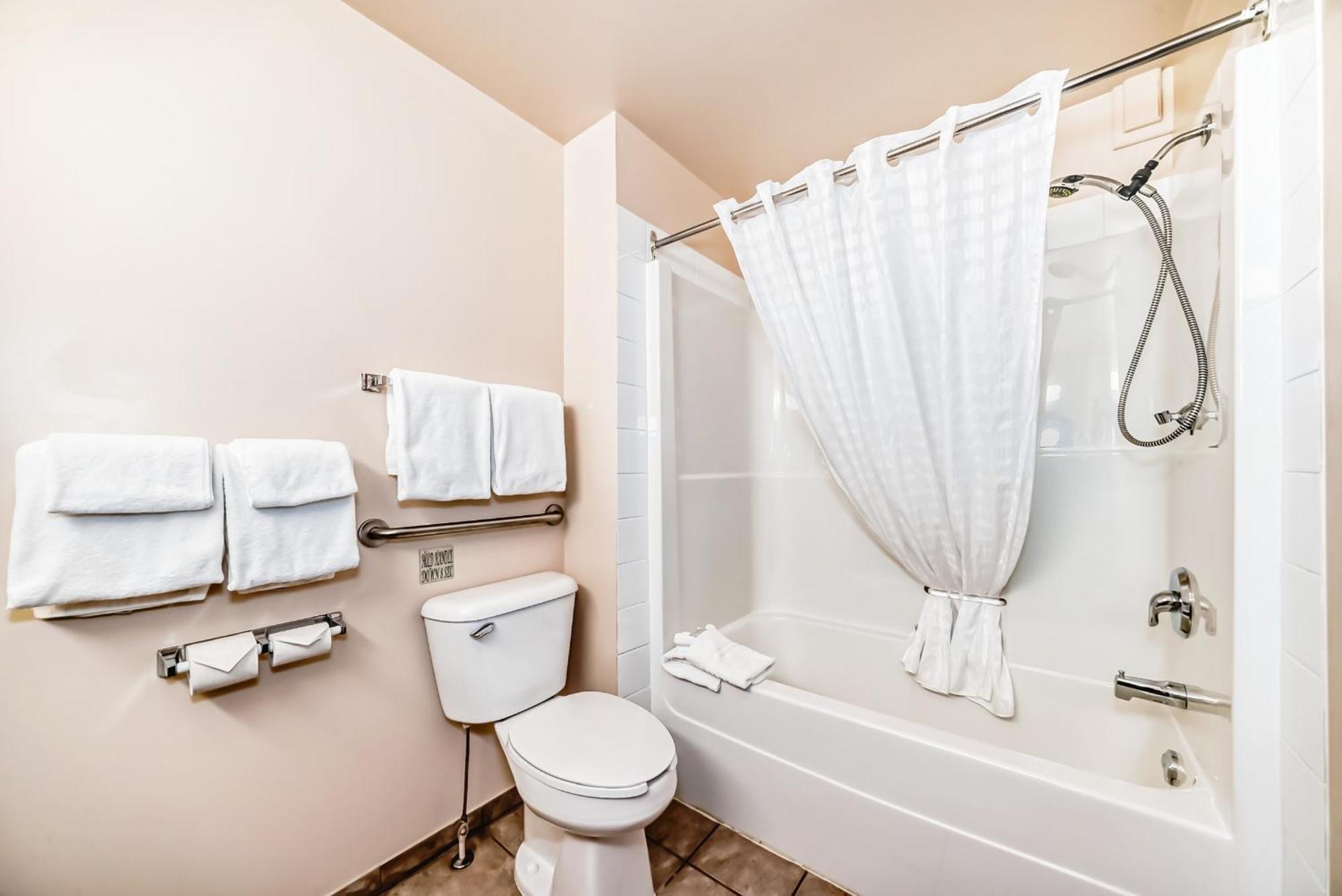 Grande Cache Inn & Suites Ngoại thất bức ảnh
