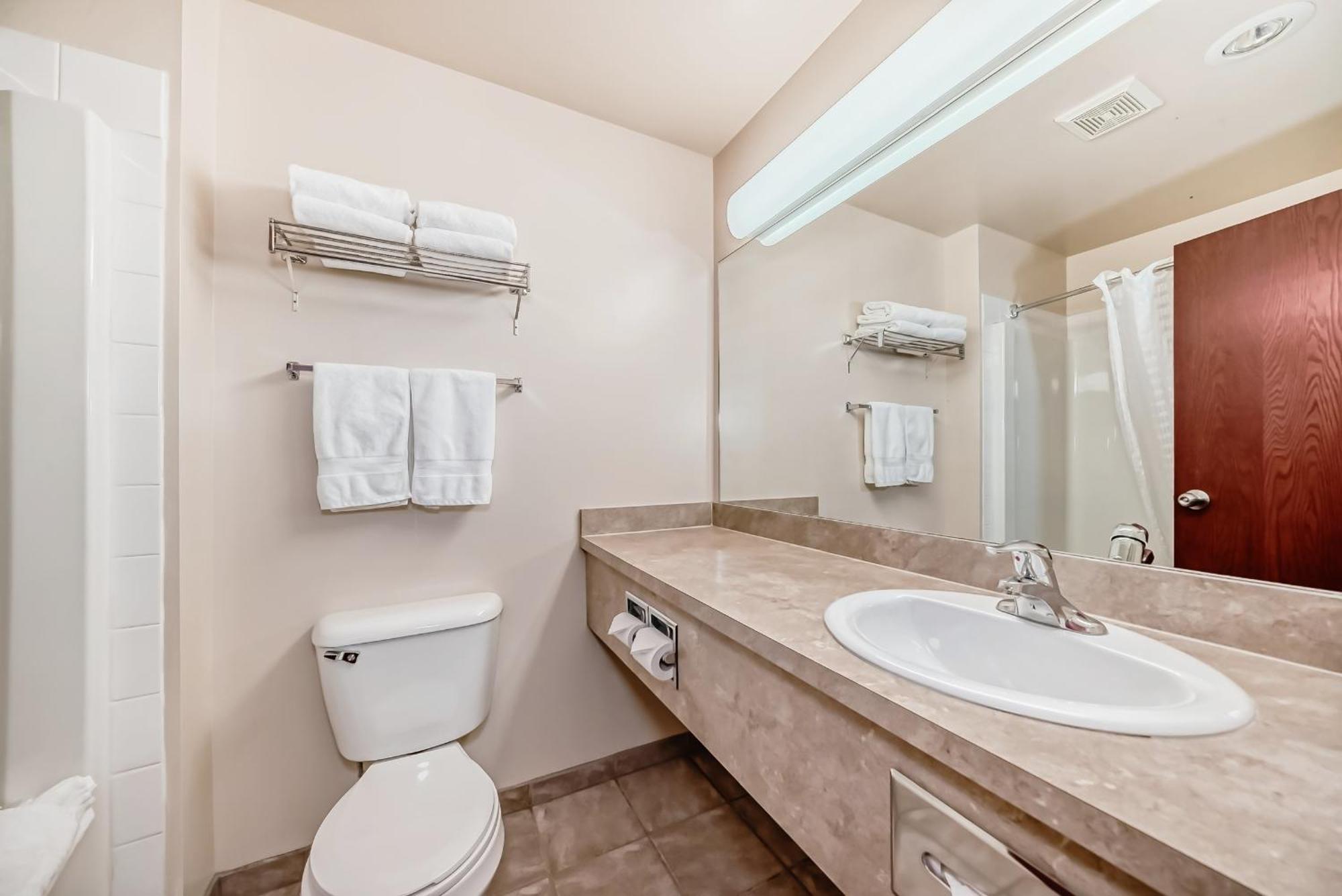 Grande Cache Inn & Suites Ngoại thất bức ảnh