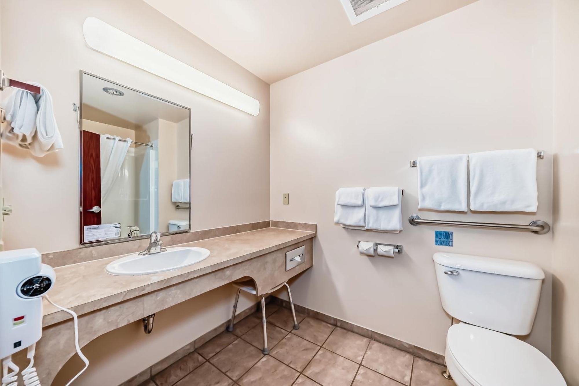 Grande Cache Inn & Suites Ngoại thất bức ảnh