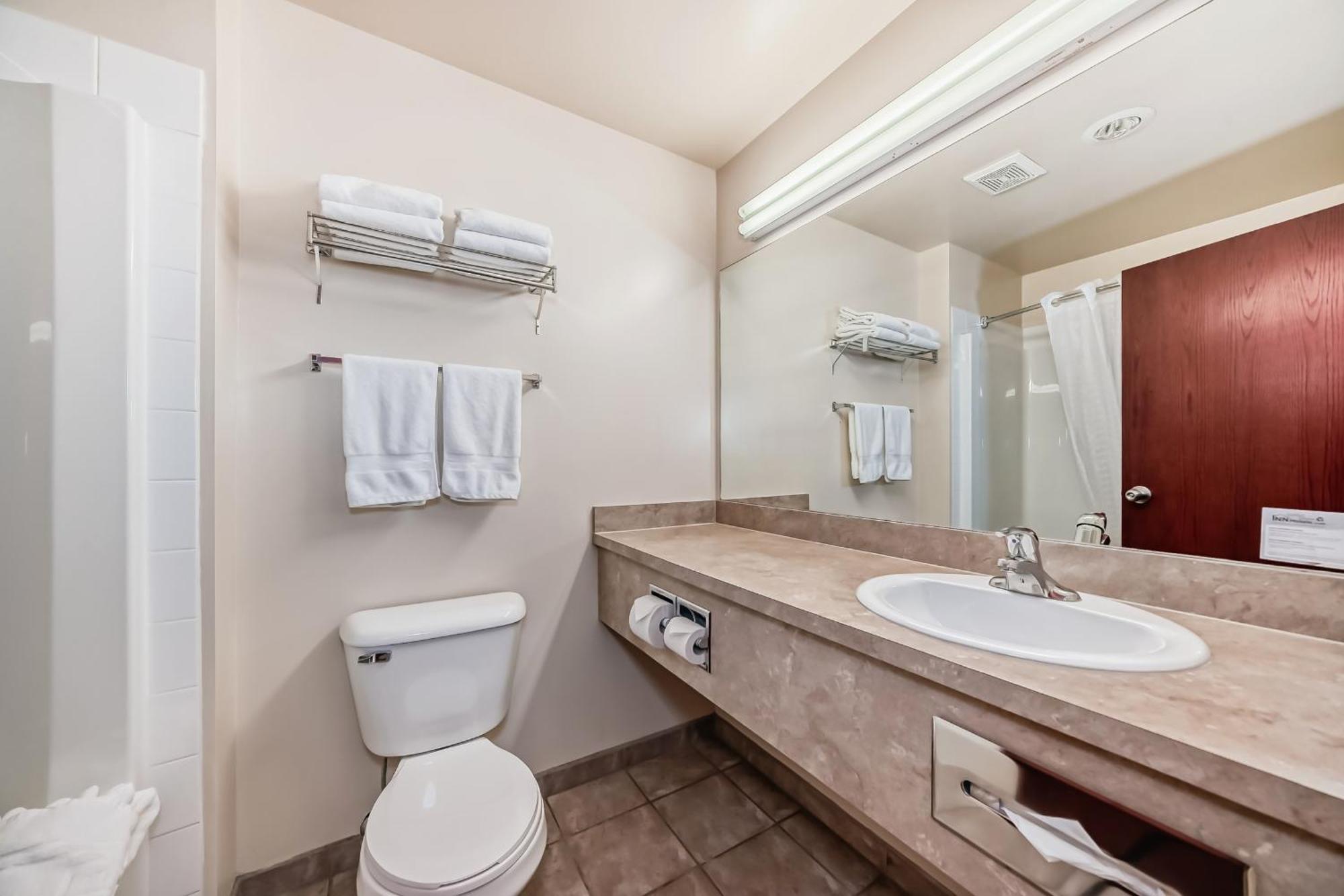 Grande Cache Inn & Suites Ngoại thất bức ảnh
